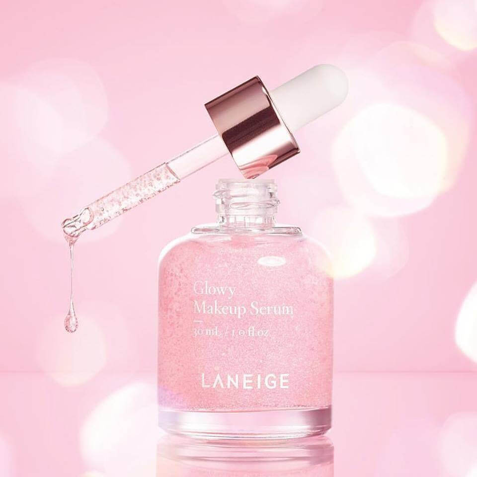 Laneige Glowy Makeup Serum 30 ml.  เซรั่มเมคอัพที่ทำให้หน้าของคุณสวยฉ่ำโกลว์ มีออร่าแบบสาวเกาหลี เนื้อซึมซาบเข้าผิวไวเกลี่ยง่าย ช่วยเติมเต็มผิวแห้งกร้าน ให้ดูฉ่ำน้ำสุขภาพดี